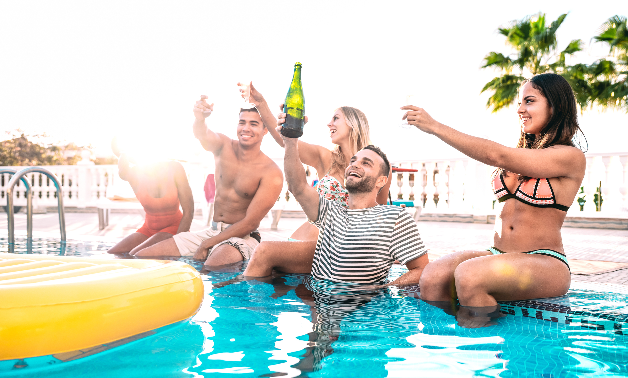 How to organize a perfect pool party? - 4 Celebrations