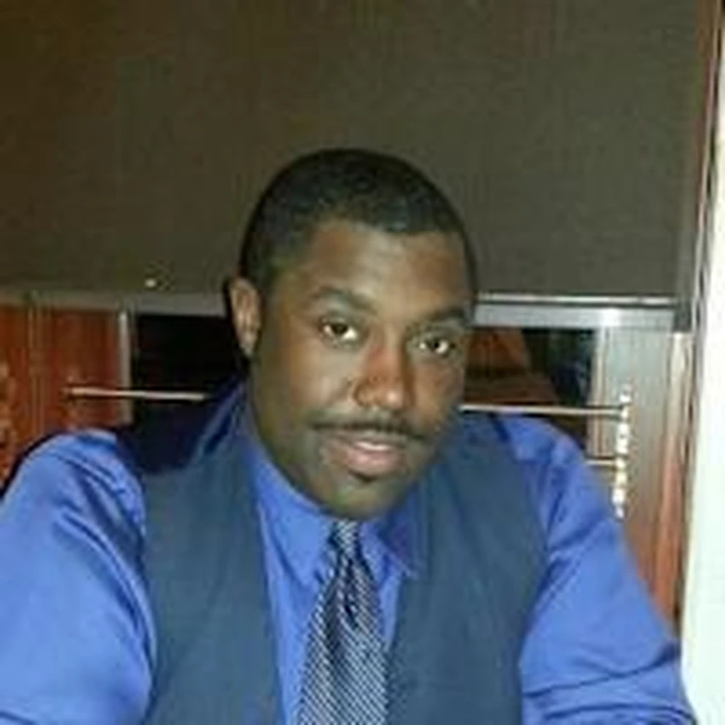 Portrait of Aaron Hackler, resident event host specializing in bingo, trivia, and comedy entertainment for apartment communities.