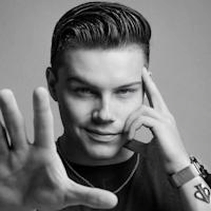 Portrait of Dan Schoener, magician and event host performing interactive magic shows for apartment community resident events.