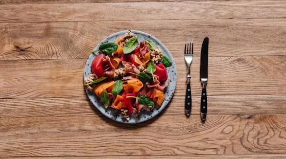 Fresh pop-up meal for apartment community residents